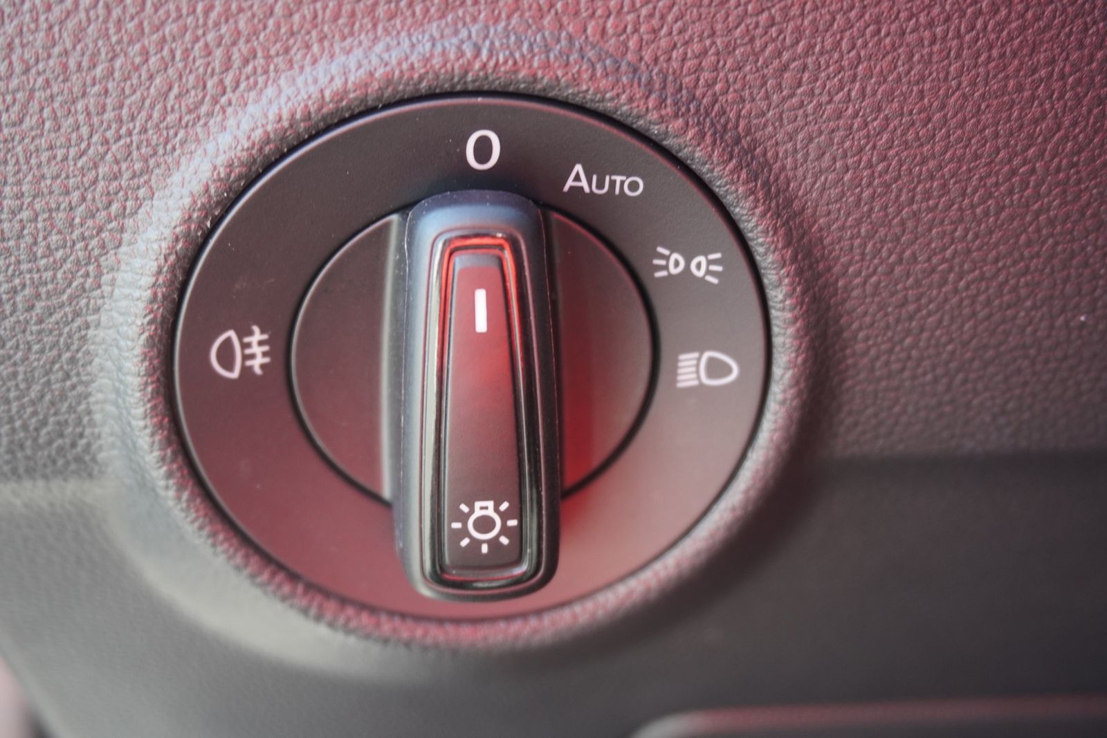 Volkswagen T-Roc 1.5 TSI DSG - Samsaru's Car Outlet