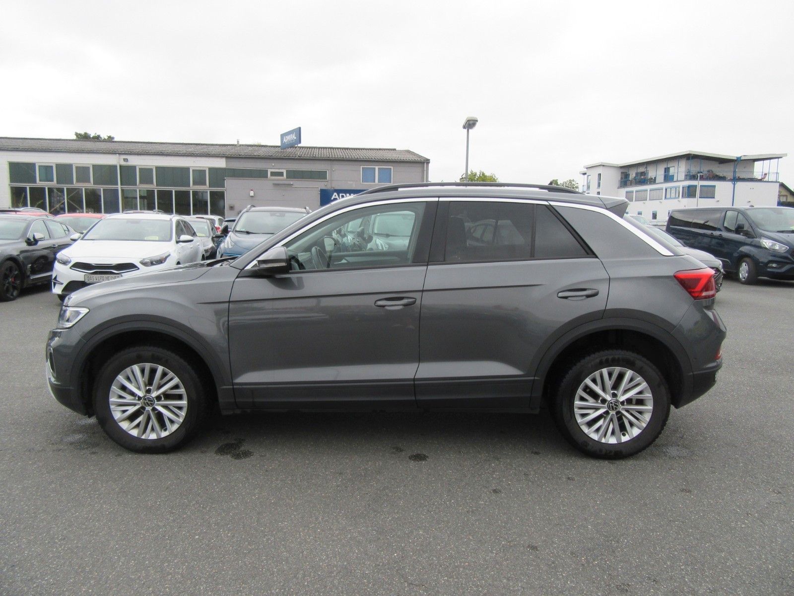 Volkswagen T-Roc R-Line - Samsaru's Car Outlet