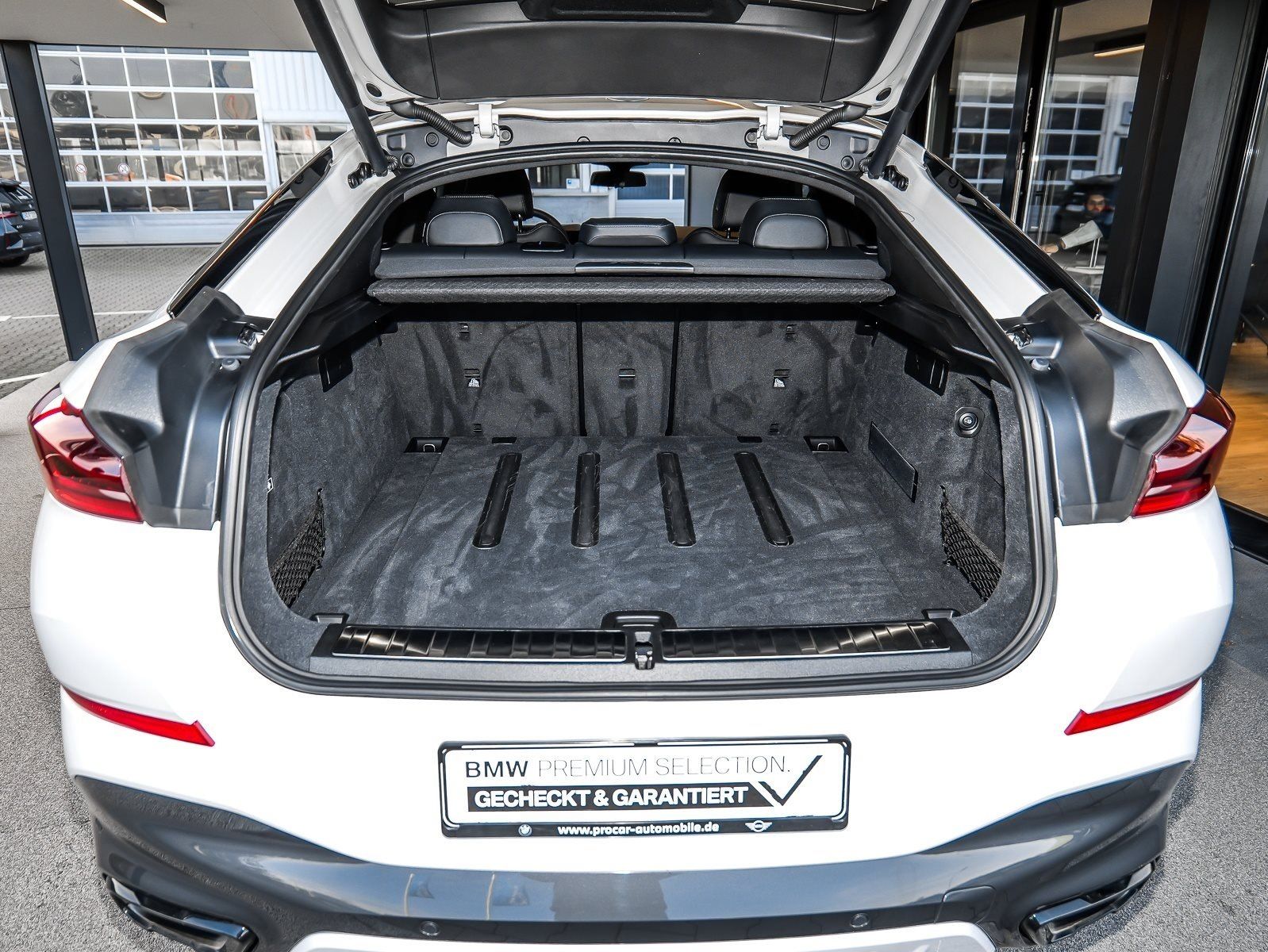 BMW X6 xDrive40d M Sport HUD PANO ACC AHK RFK NAVI