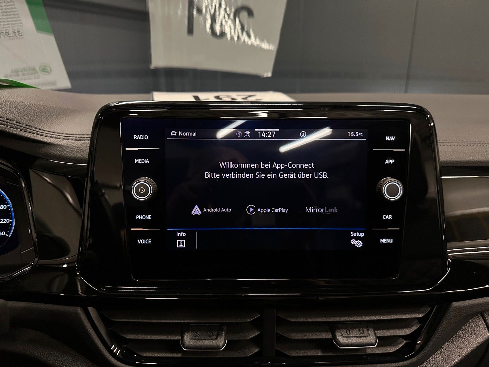 Volkswagen T-Roc R-Line Black - Samsaru's Car Outlet