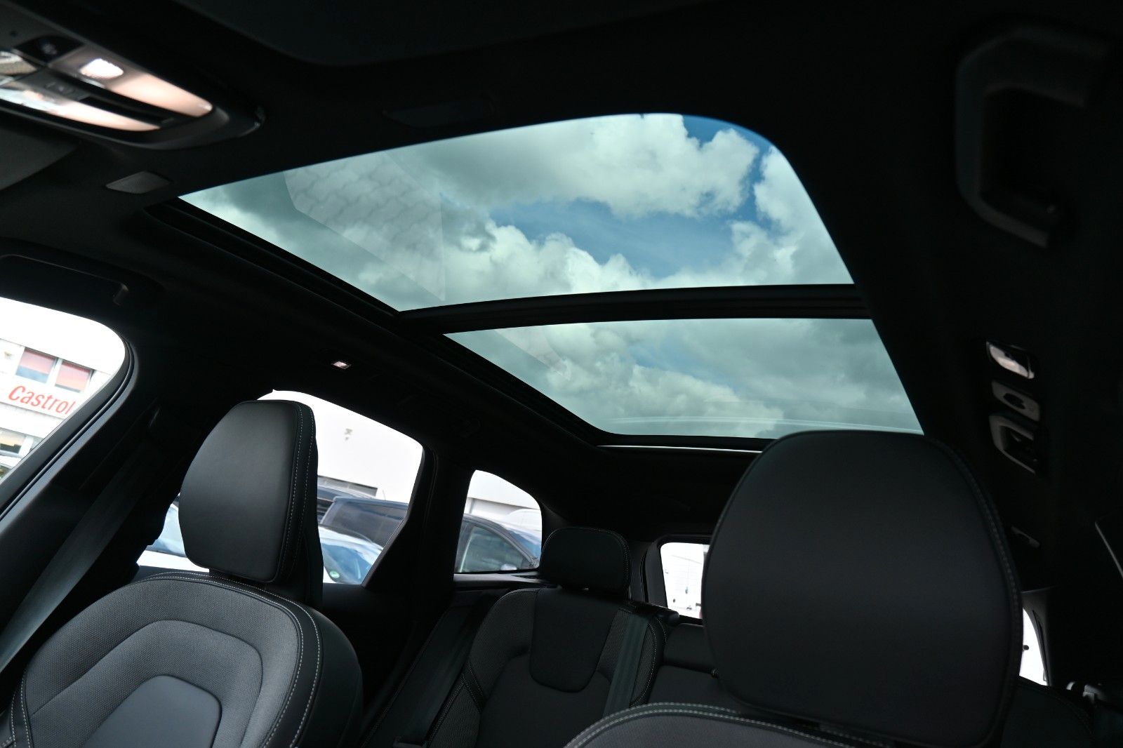 Volvo XC60 B5B AWD Ultra Dark*360°*H/K*AHK*HUD*ACC