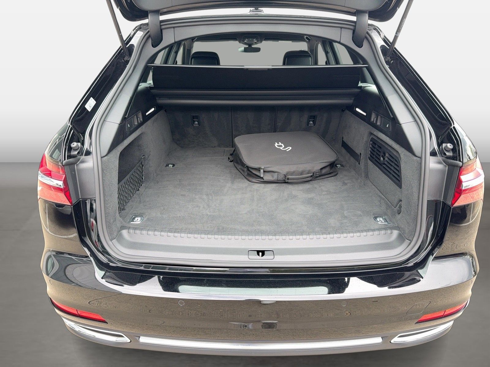 Audi A6 Avant 50 TFSI e quattro - Samsaru's Car Outlet
