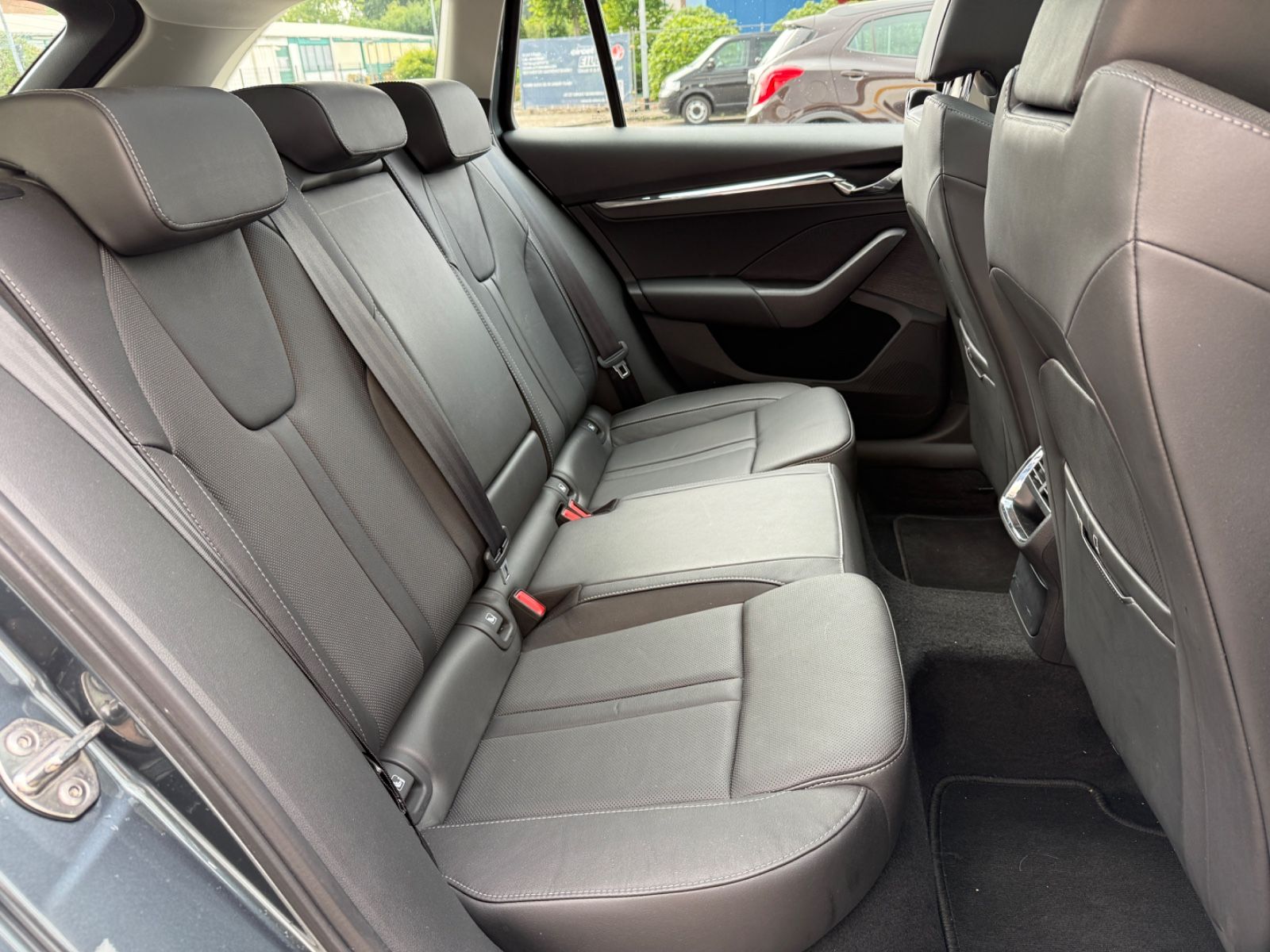 Skoda Octavia Combi 1.5 TSI Style - Samsaru's Car Outlet