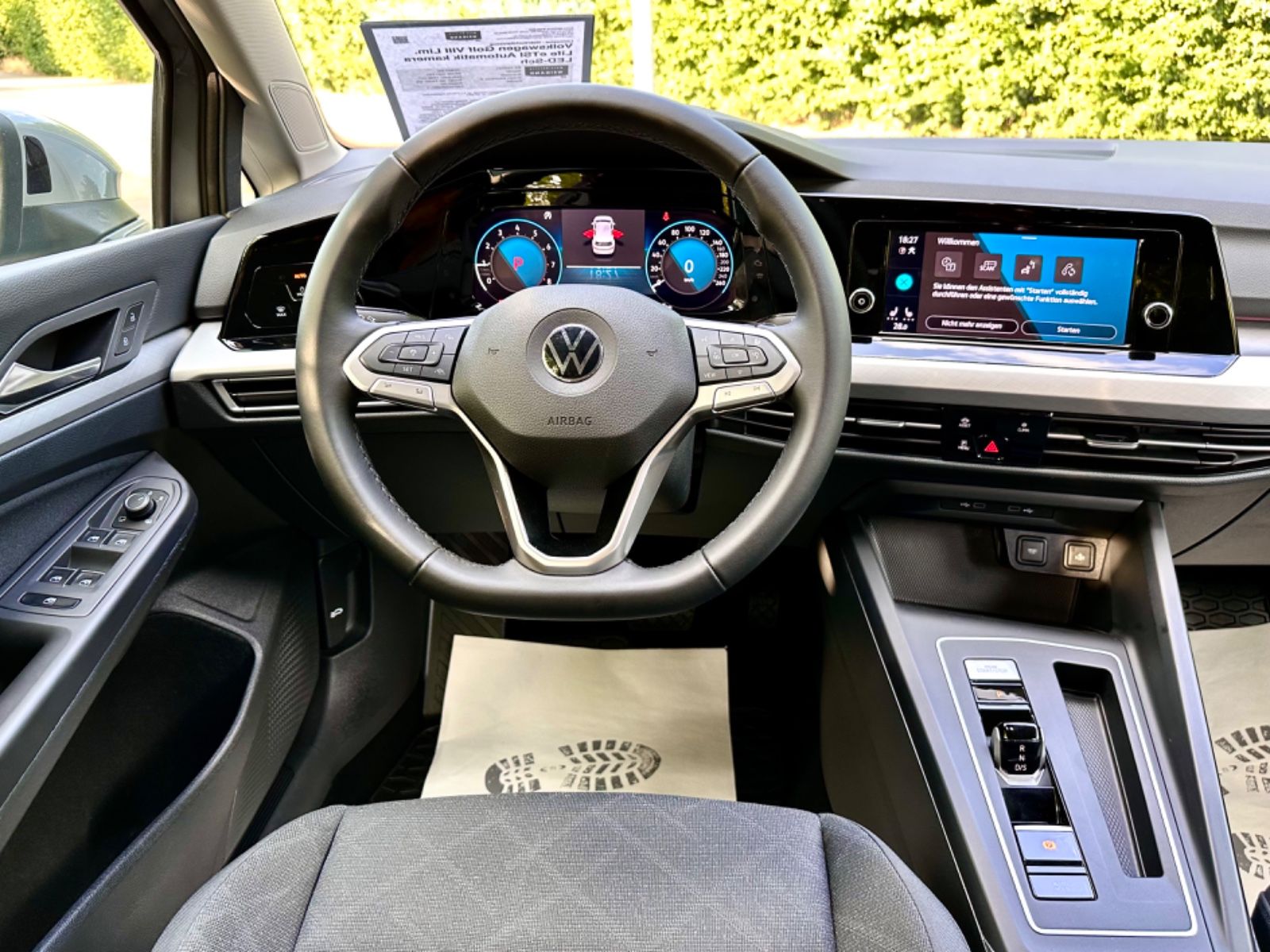 Volkswagen Golf VIII Lim.Life eTSI Automatik - Samsaru's Car Outlet