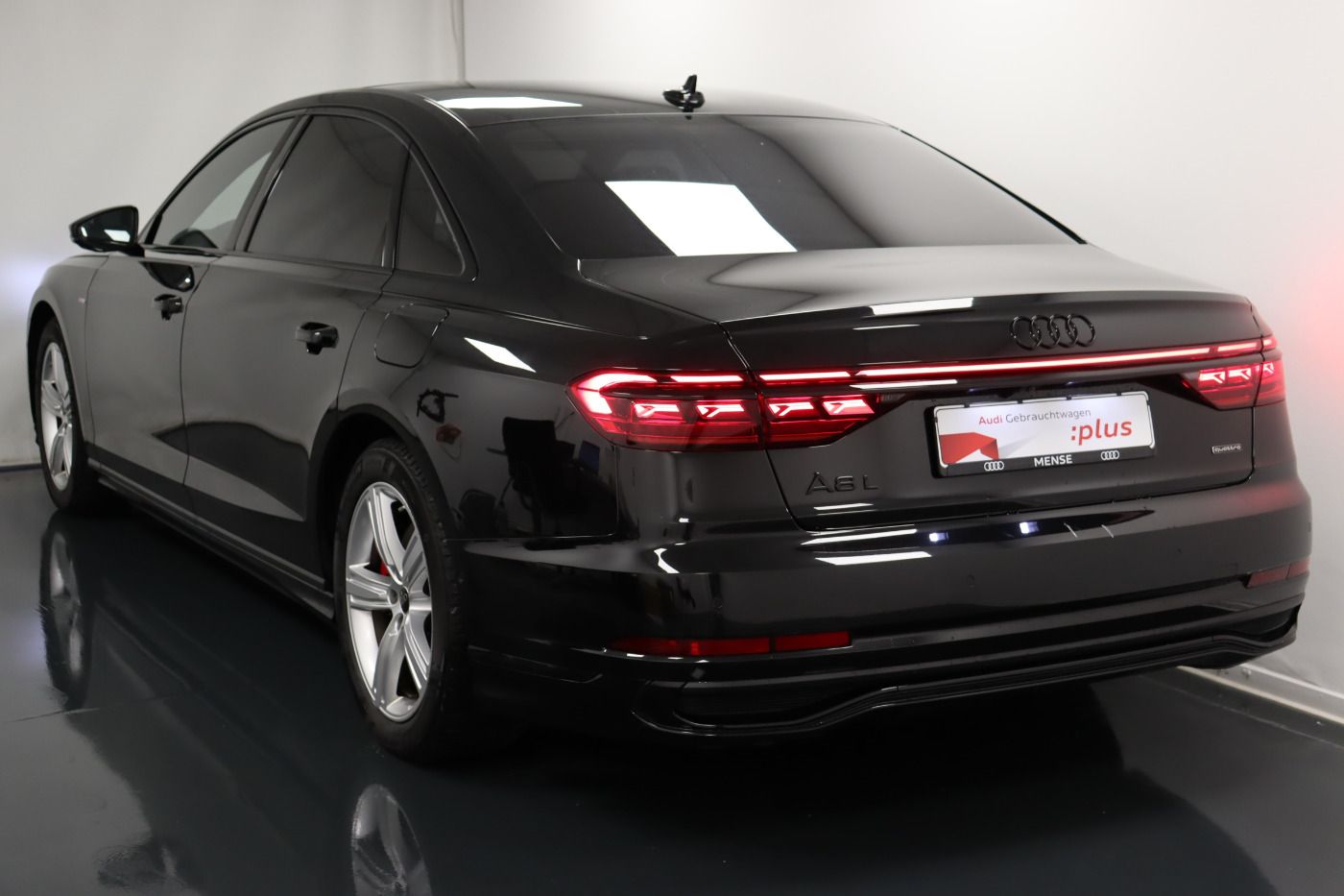 Audi A8 lang 60 TFSI e quattro S line - Samsaru's Car Outlet