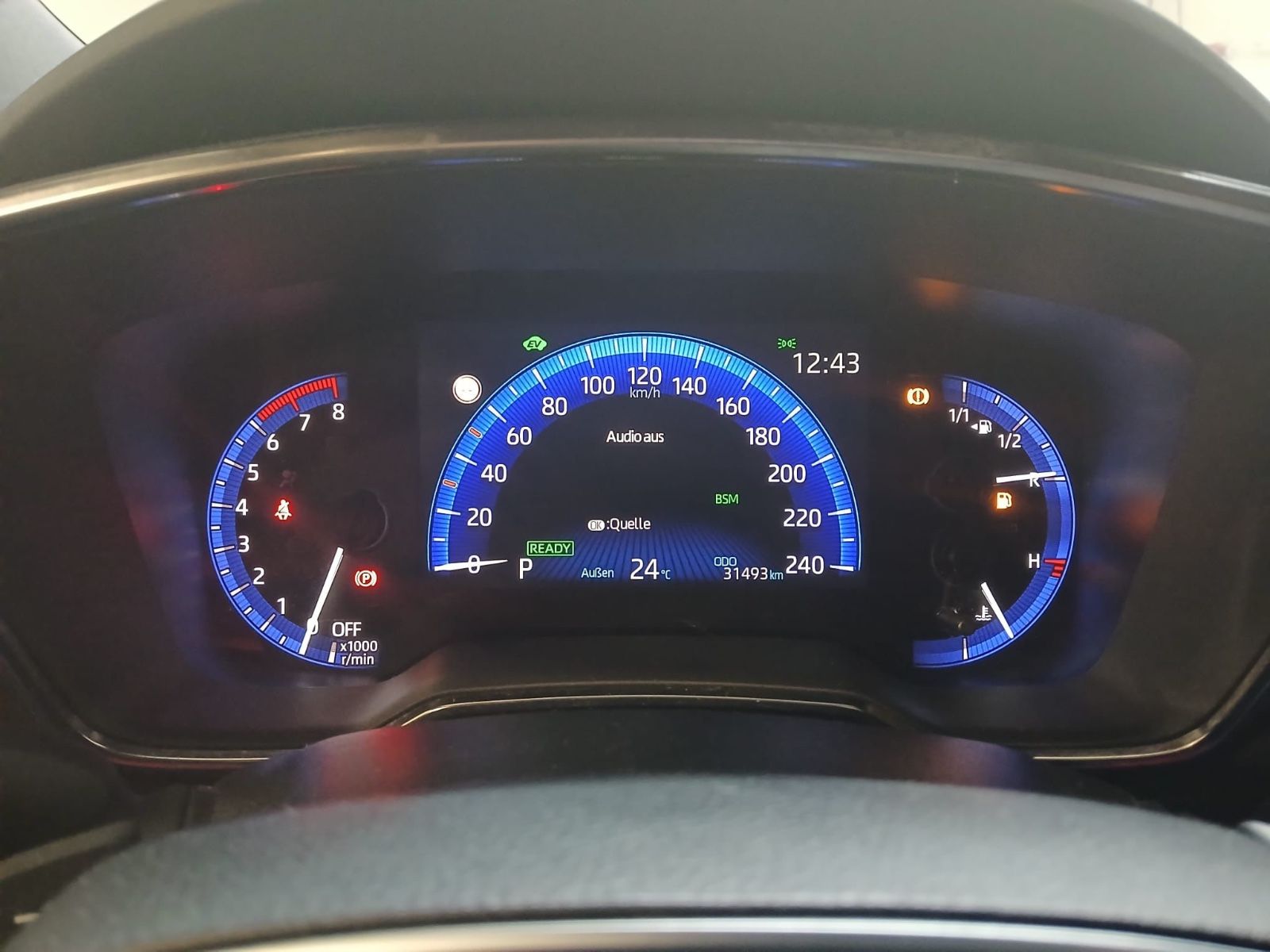 Toyota Corolla Touring Sports 2.0 Hybrid Team - Samsaru's Car Outlet