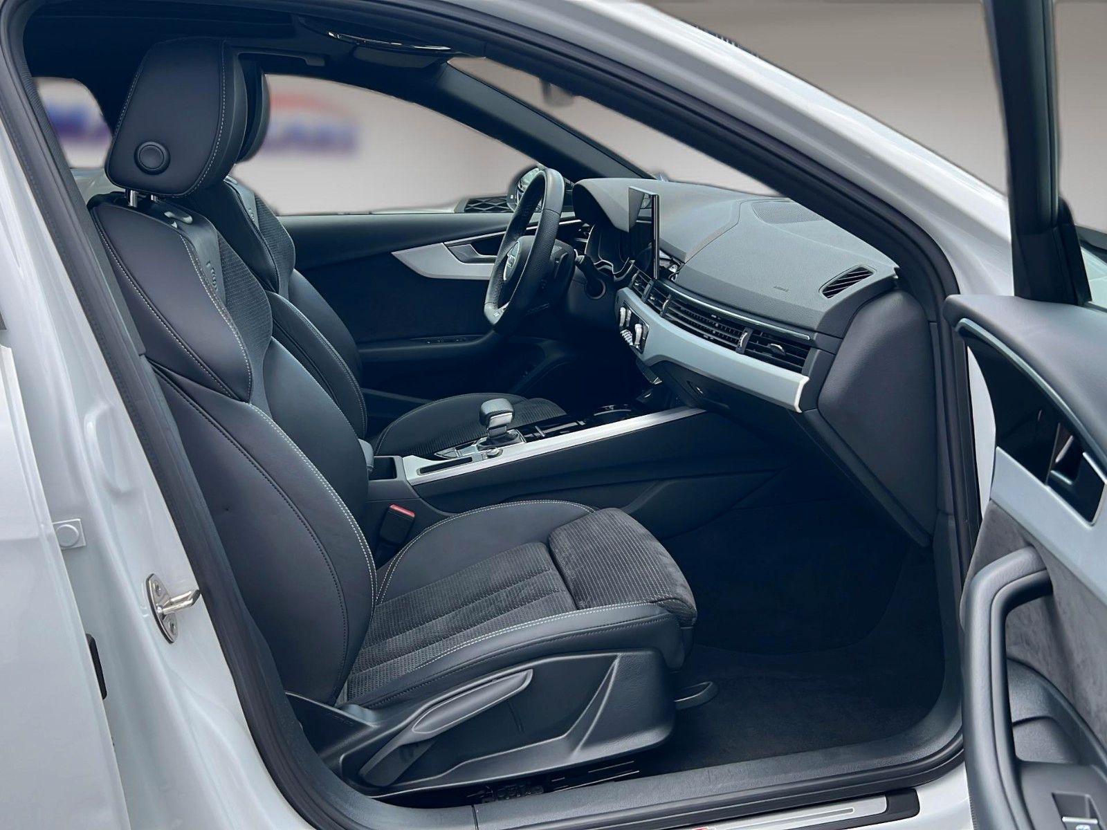 Audi A4 Avant 40 TFSI S tronic S line - Samsaru's Car Outlet