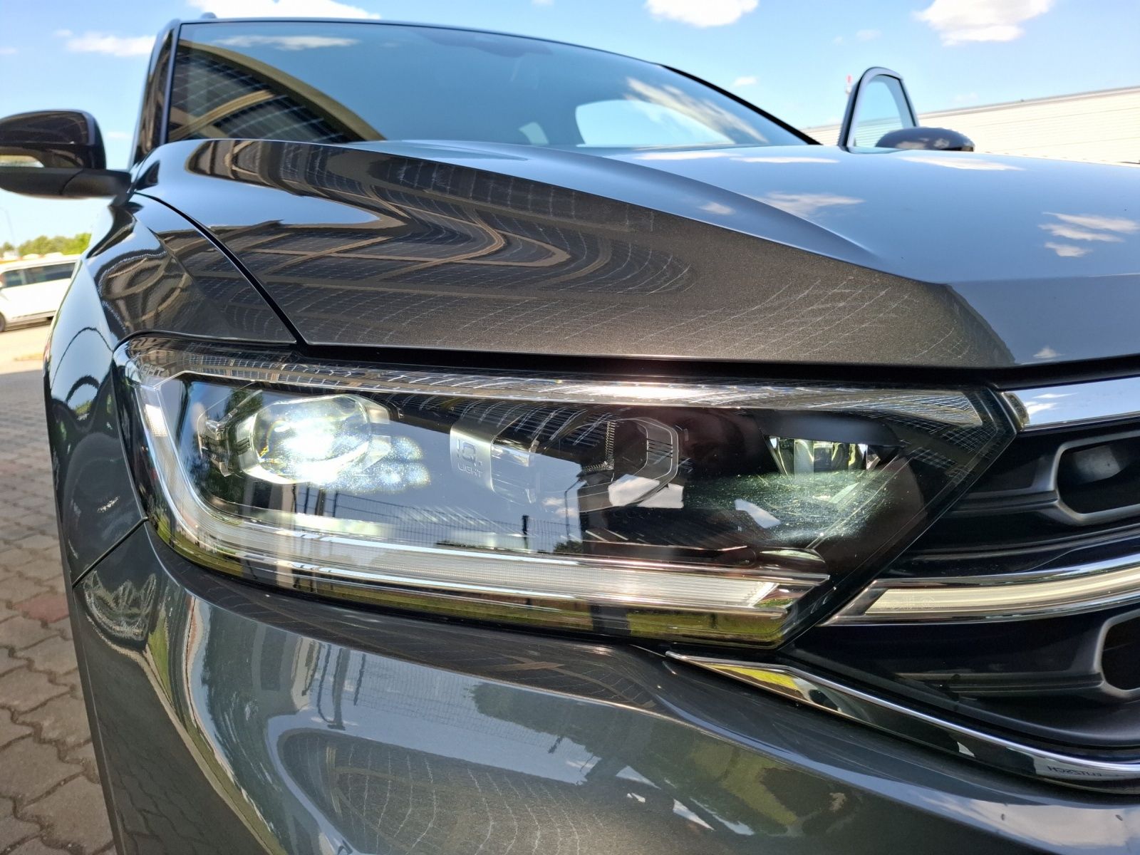 Volkswagen T-Roc TSI R-Line DSG 4M - Samsaru's Car Outlet