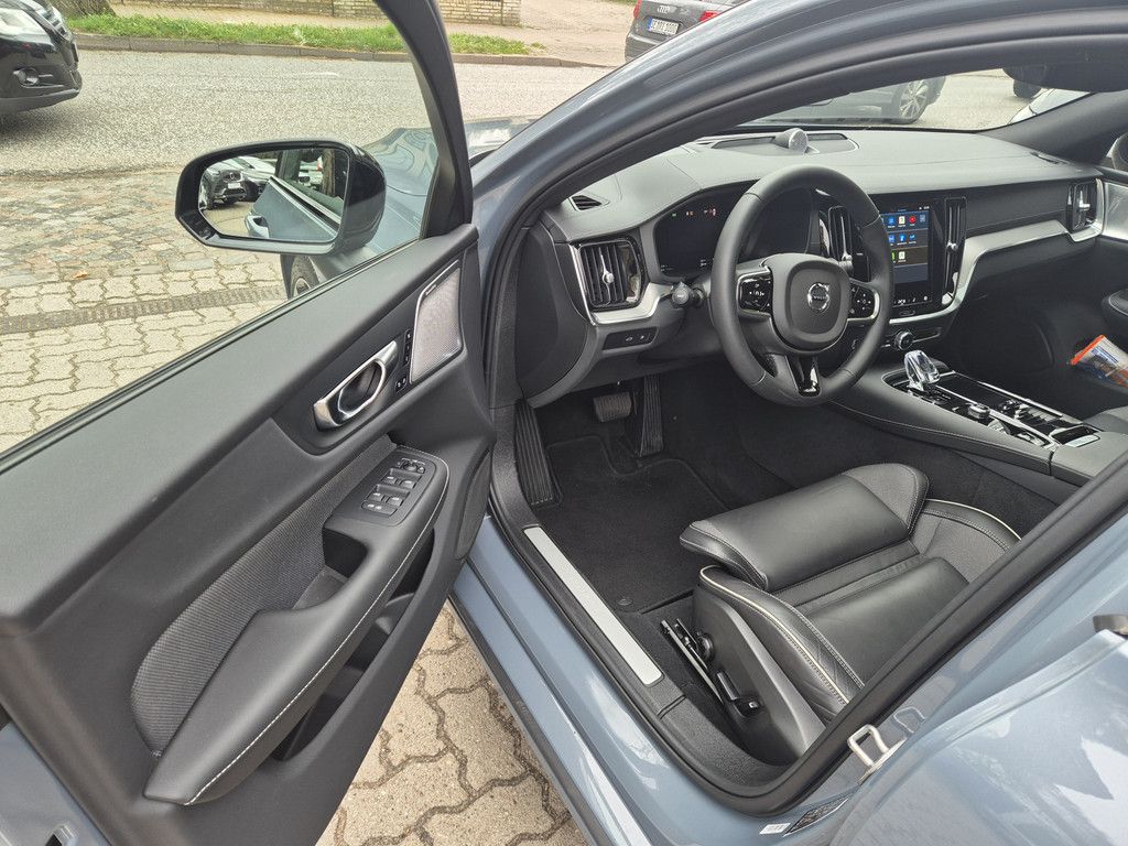 Volvo S60 T8 Ultimate Dark Recharge Plug-In Hybrid AWD