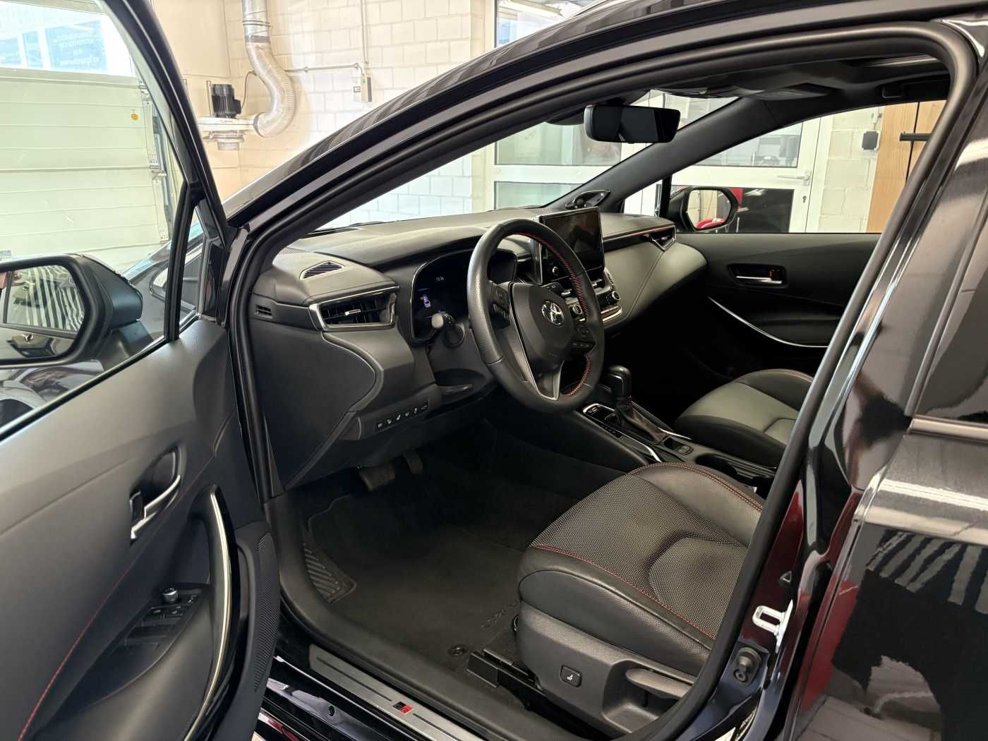 Toyota Corolla Touring Sports Hybrid 2.0 GR Sport - Samsaru's Car Outlet