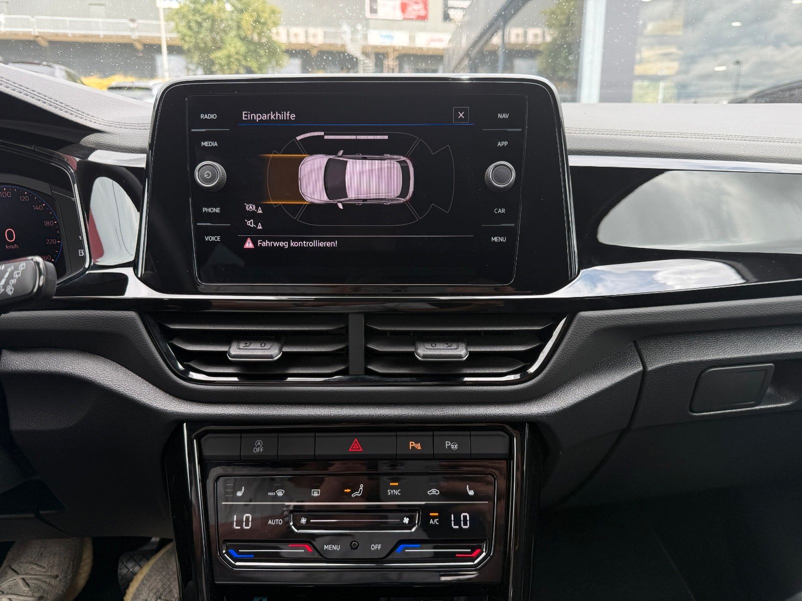 Volkswagen T-Roc 1.5 TSI Black - Samsaru's Car Outlet