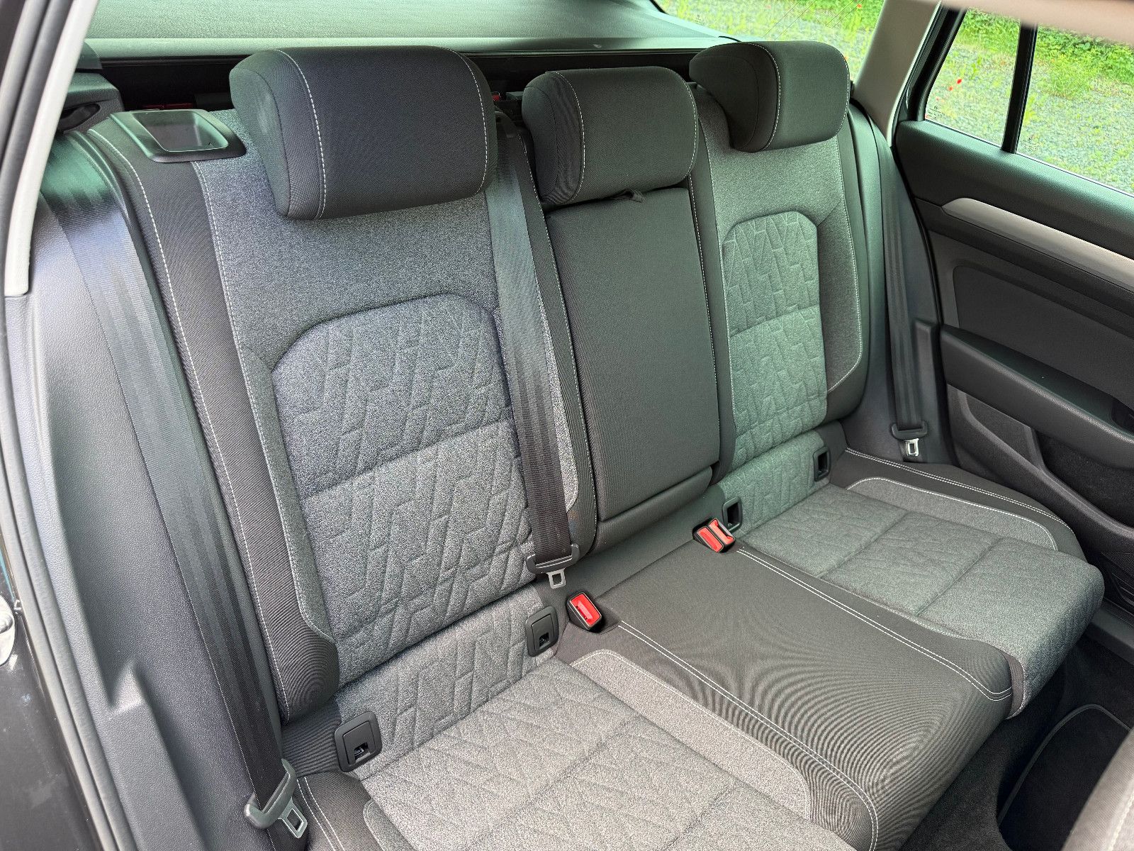 Volkswagen Passat Variant Business - Samsaru's Car Outlet