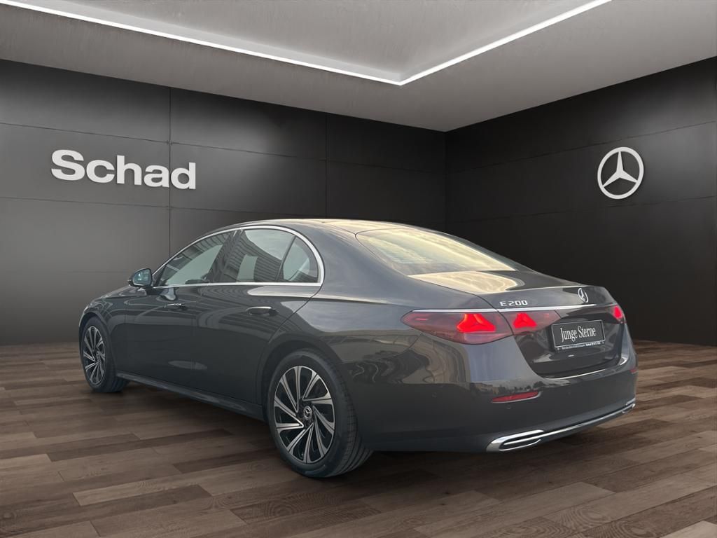Mercedes-Benz E 200 - Samsaru's Car Outlet