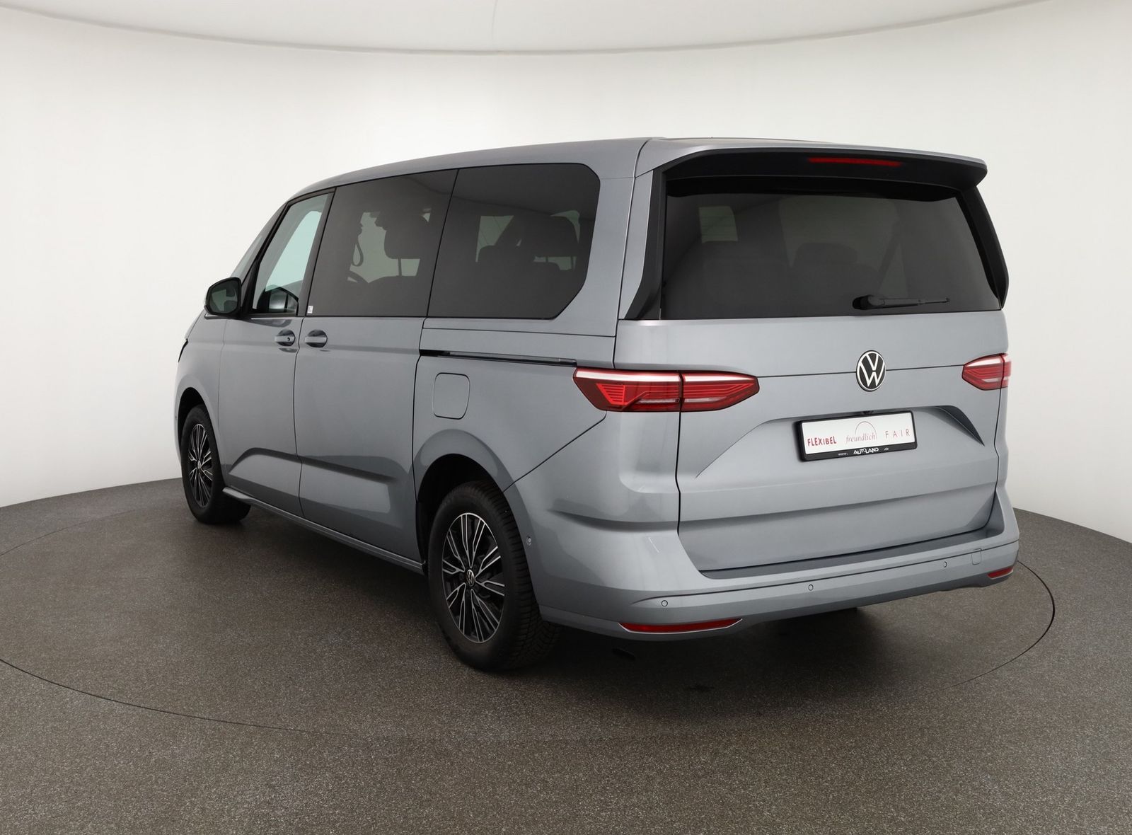 Volkswagen T7 Multivan 2.0 TDI DSG - Samsaru's Car Outlet