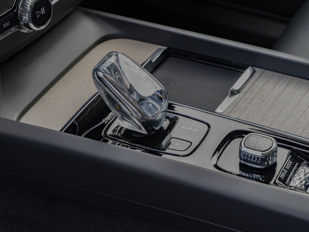 Volvo XC60 T6 AWD Recharge Geartronic Inscription aus