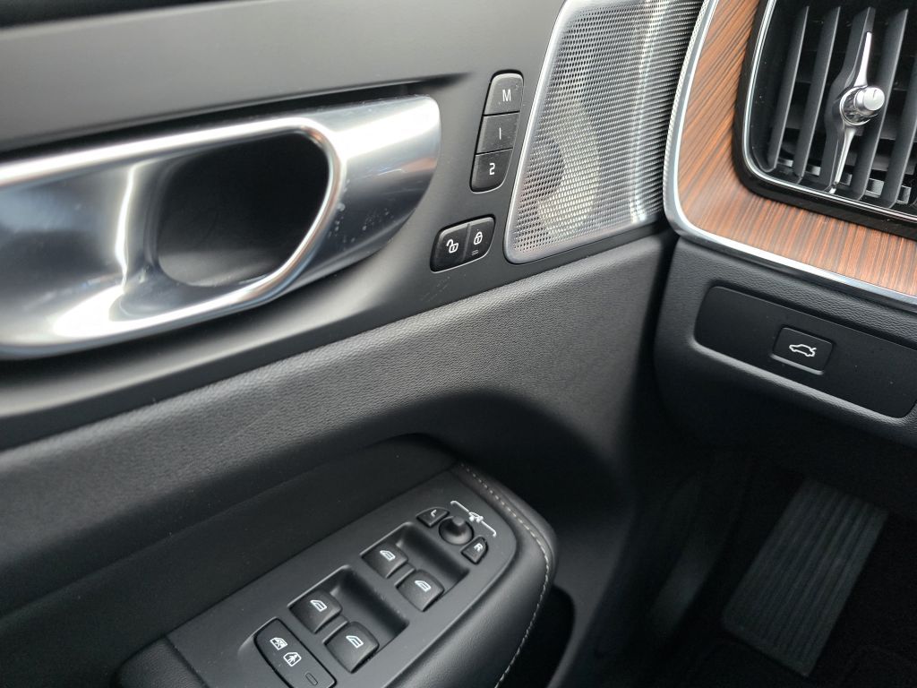 Volvo XC60 B4 D AWD Ultimate - Samsaru's Car Outlet