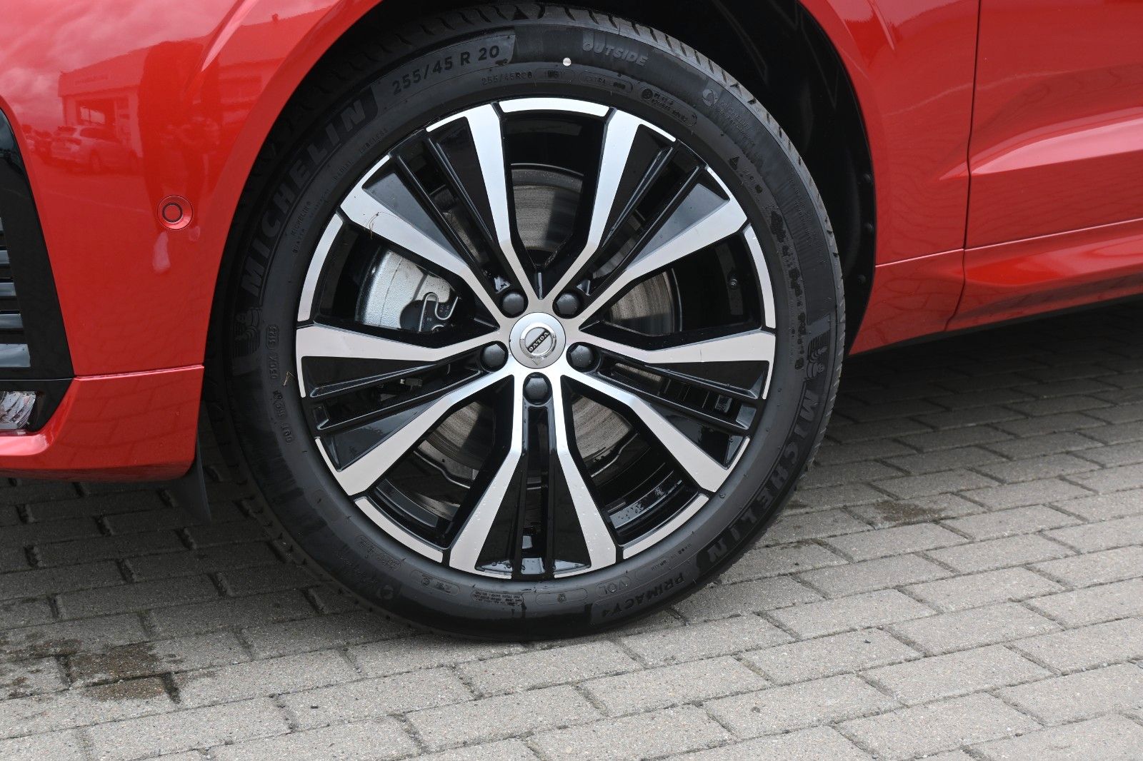 Volvo XC60 B4 D AWD Black *H&K*STDHZG*360°*ACC