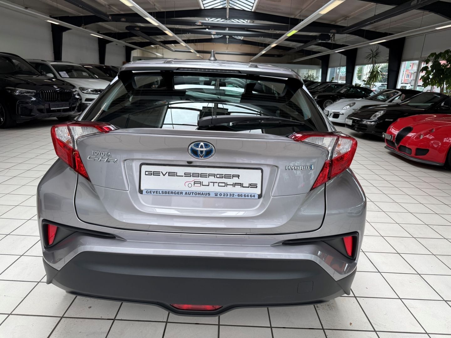Toyota C-HR Hybrid Flow 1.8 - Samsaru's Car Outlet