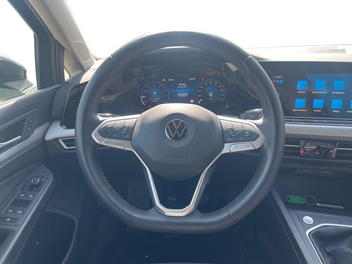 Volkswagen Golf VIII Variant 1.5 TSI LIFE - Samsaru's Car Outlet