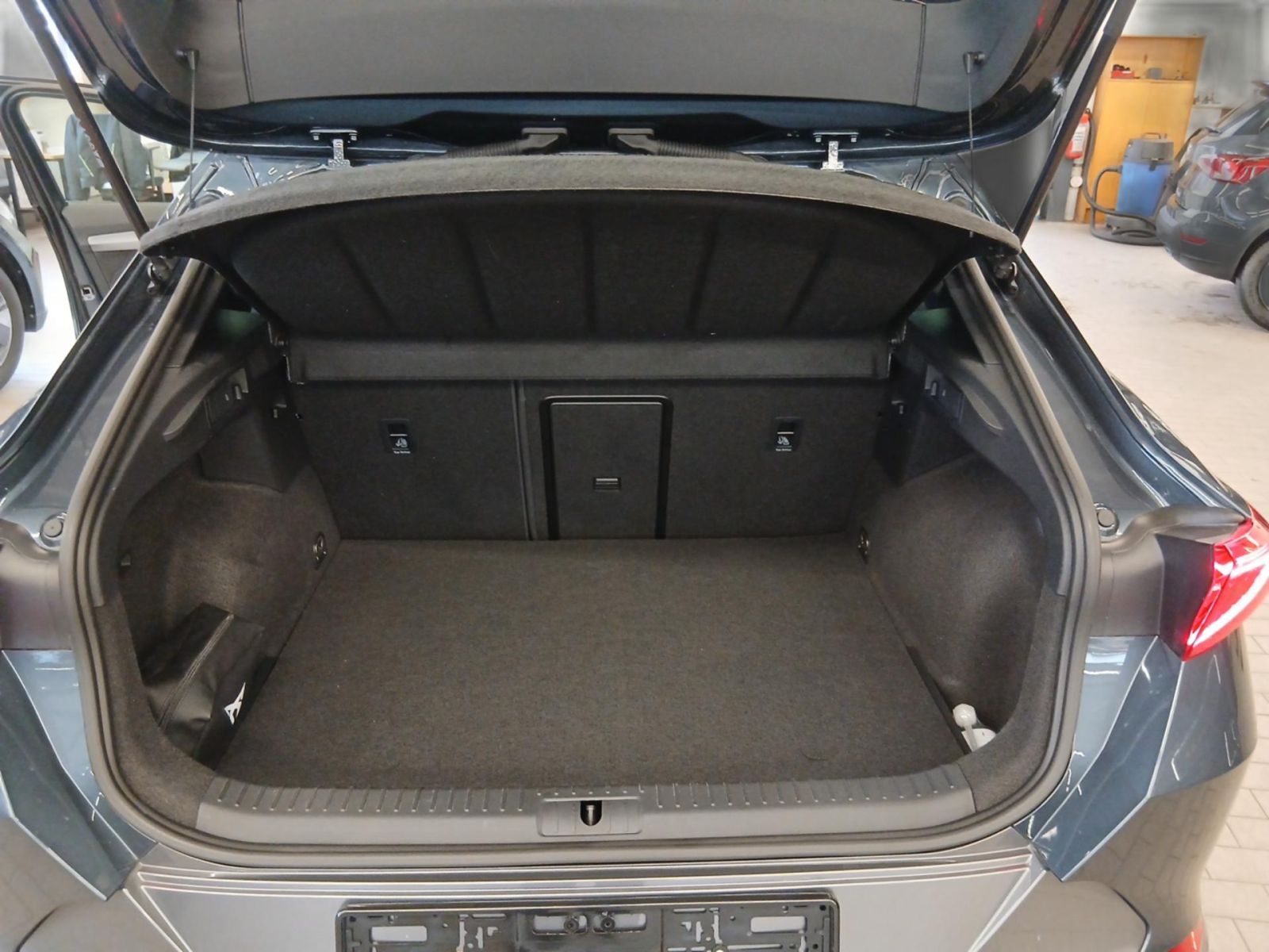 Cupra Formentor 1.4 e-Hybrid DSG *AHK*ACC*R-CAM*SHZ*