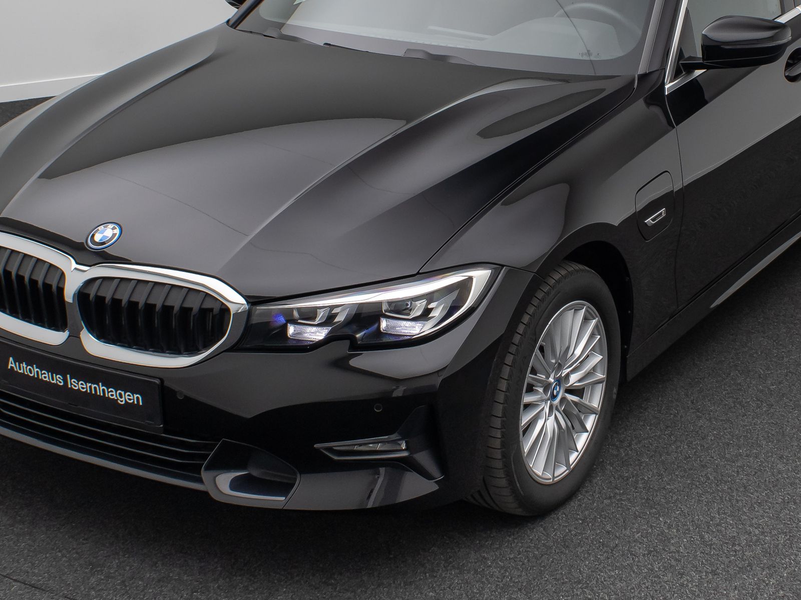 BMW 320e Sport Line - Samsaru's Car Outlet