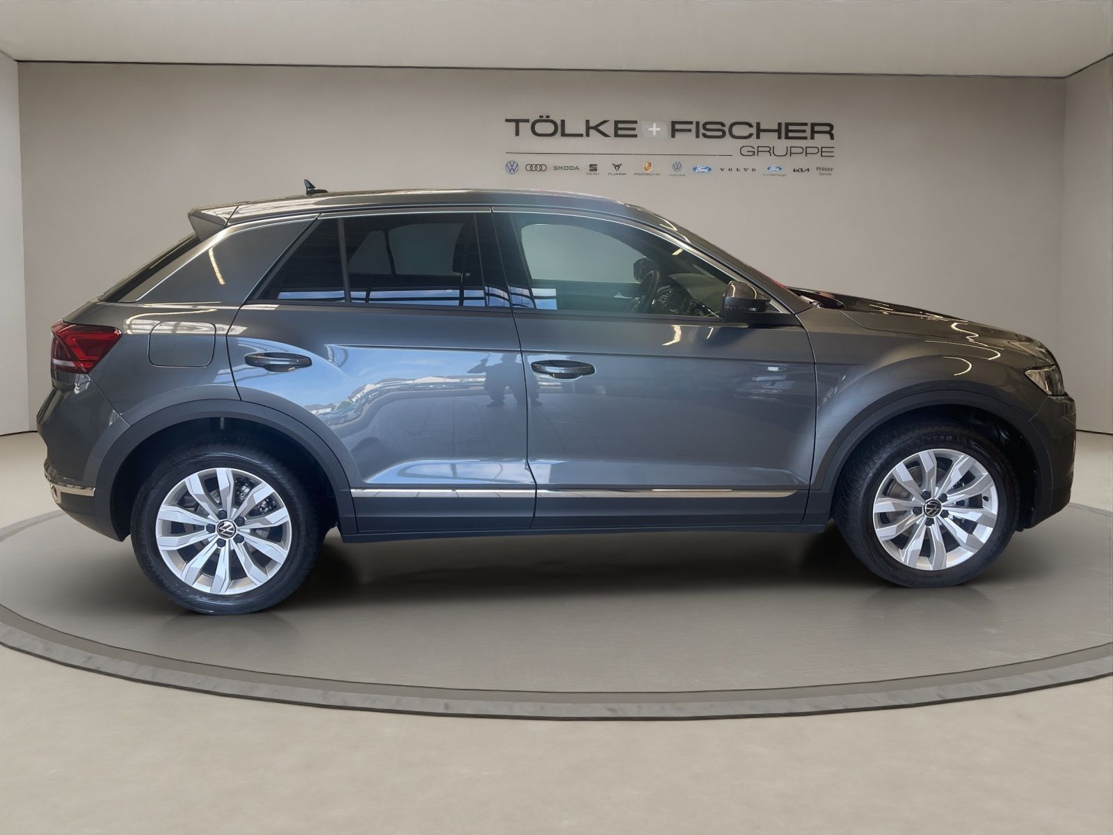 Volkswagen T-Roc 1.5 TSI Sport - Samsaru's Car Outlet