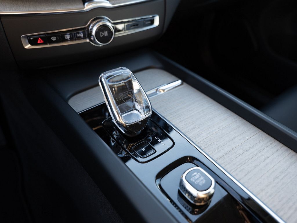 Volvo XC60 B4 Plus Bright AWD SHZ KAMERA NAVI AHK LED