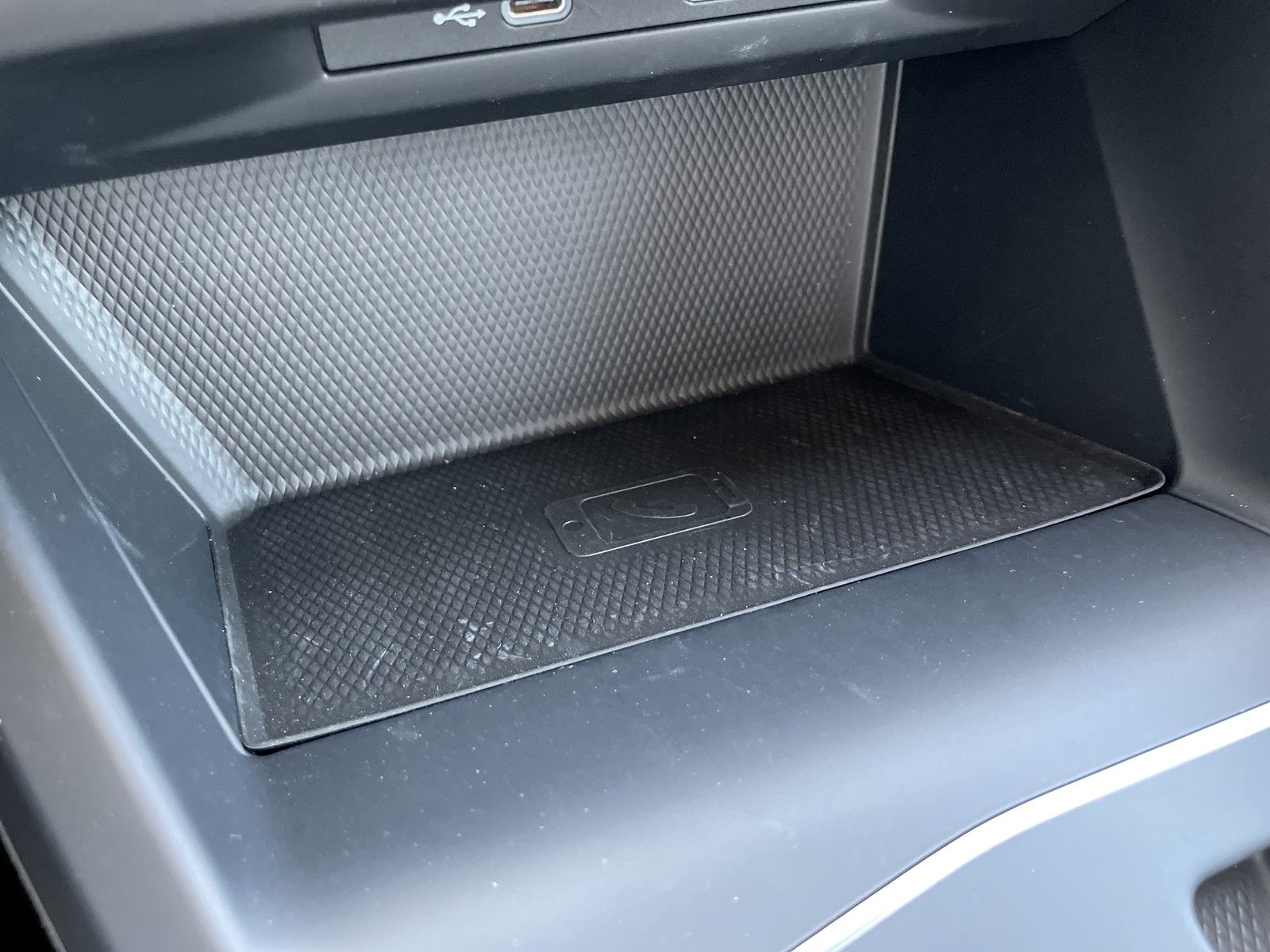 Volkswagen Golf VIII Move eTSI - Samsaru's Car Outlet