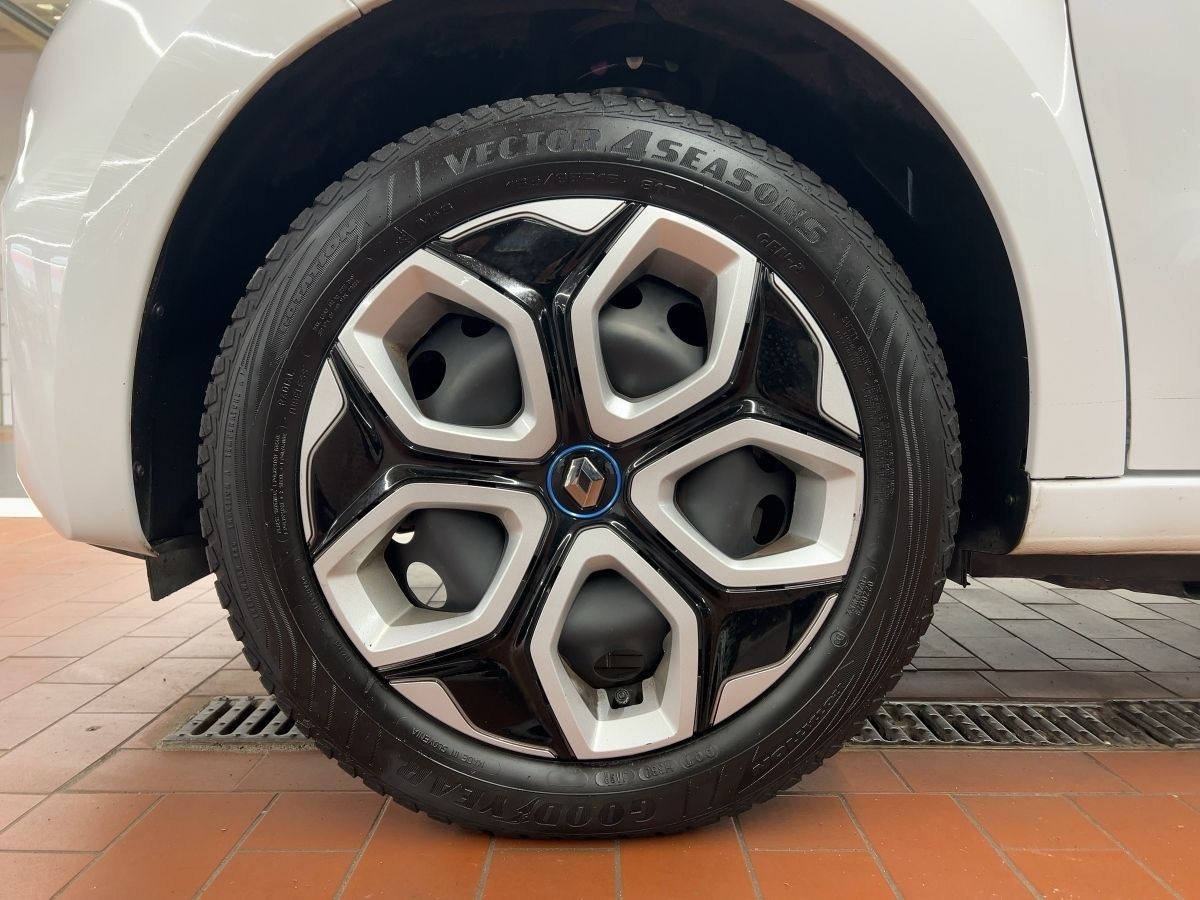 Renault Twingo ZEN ELECTRIC - Samsaru's Car Outlet