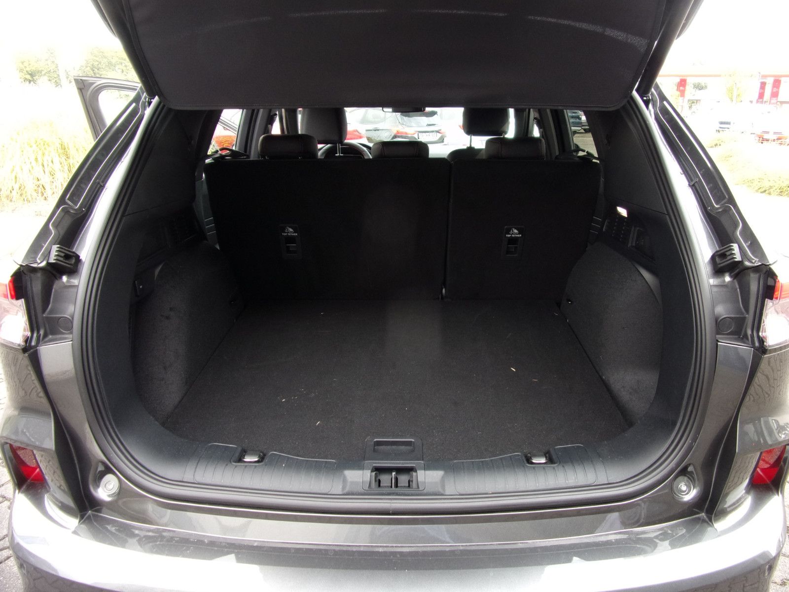 Ford Kuga Plug-In Hybrid ST-Line X - Samsaru's Car Outlet