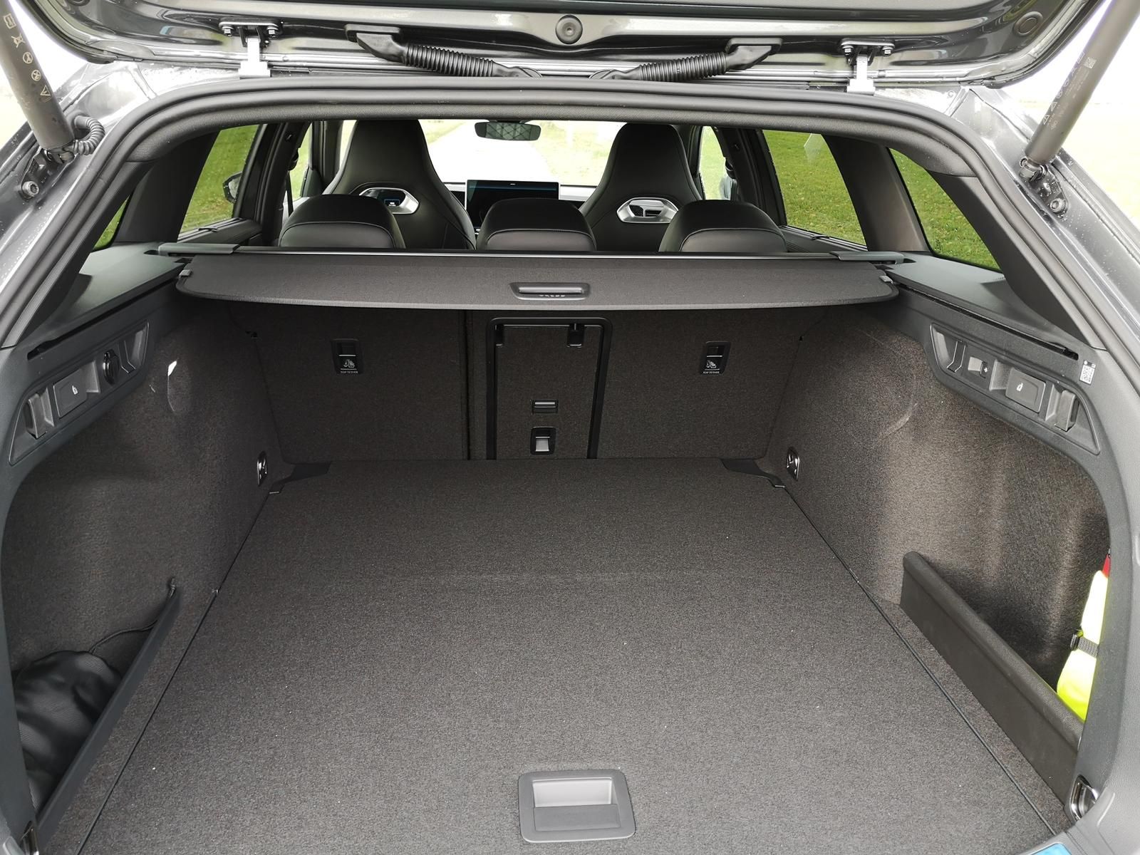 Volkswagen Passat Variant 2.0 TDI DSG 4Motion R-Line Pano 1
