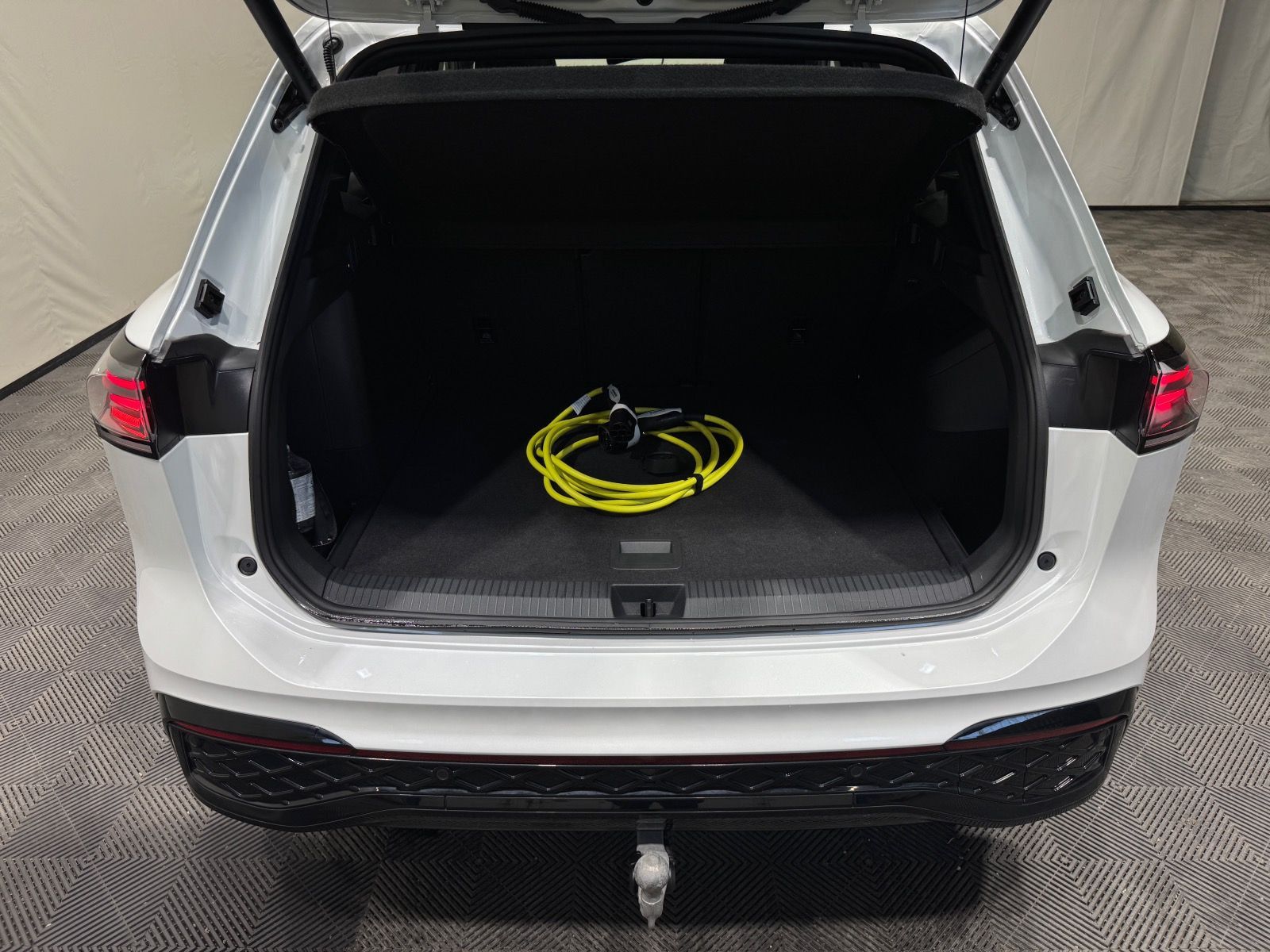 Volkswagen Tiguan R-Line 1.5 TSI eHybrid | MATRIX NAVI PANO