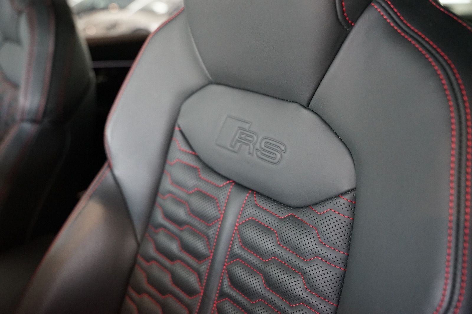 Audi RSQ8 | HuD | Keramik | Pano | 305 km/h | 23"