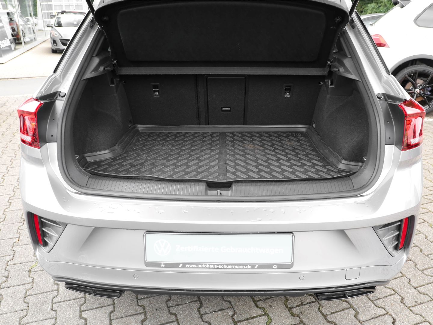 Volkswagen T-Roc R-LINE BLACK - Samsaru's Car Outlet