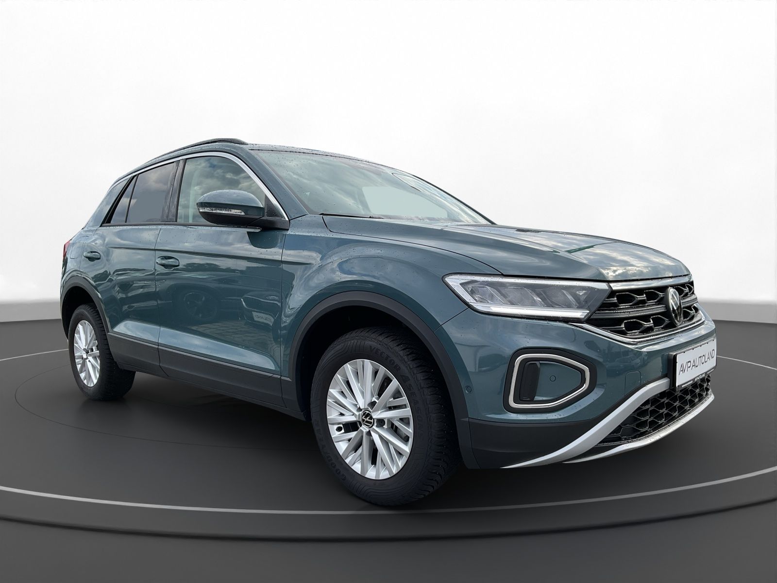 Volkswagen T-Roc 1.0 TSI Life - Samsaru's Car Outlet