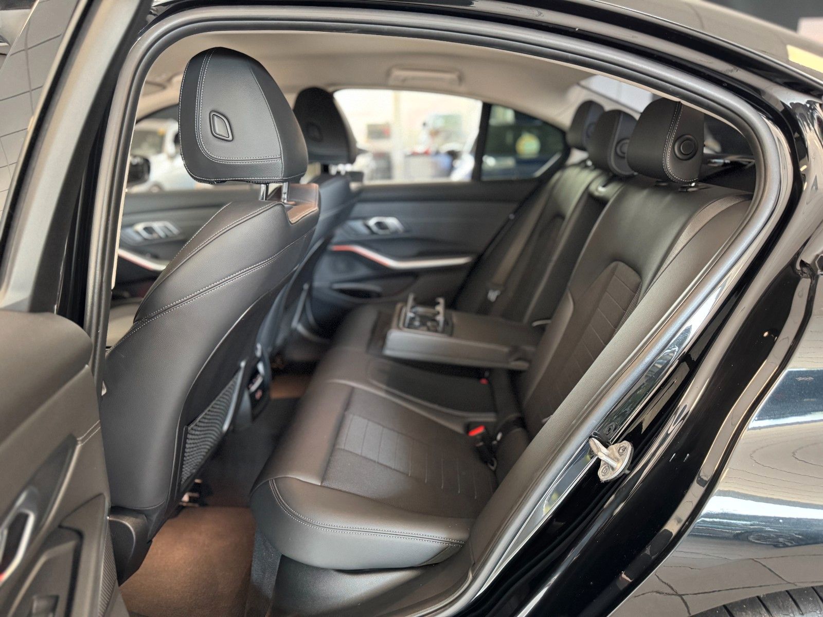 BMW 320i M Sport - Samsaru's Car Outlet