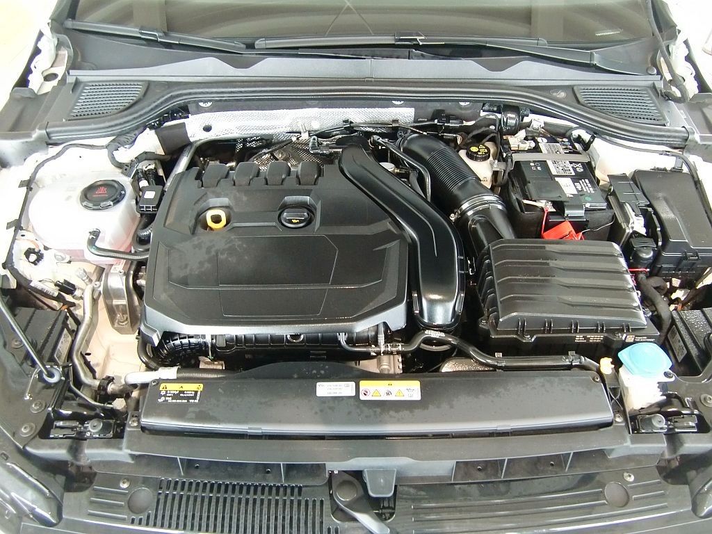 Volkswagen Golf VIII 1.5TSI Active - Samsaru's Car Outlet