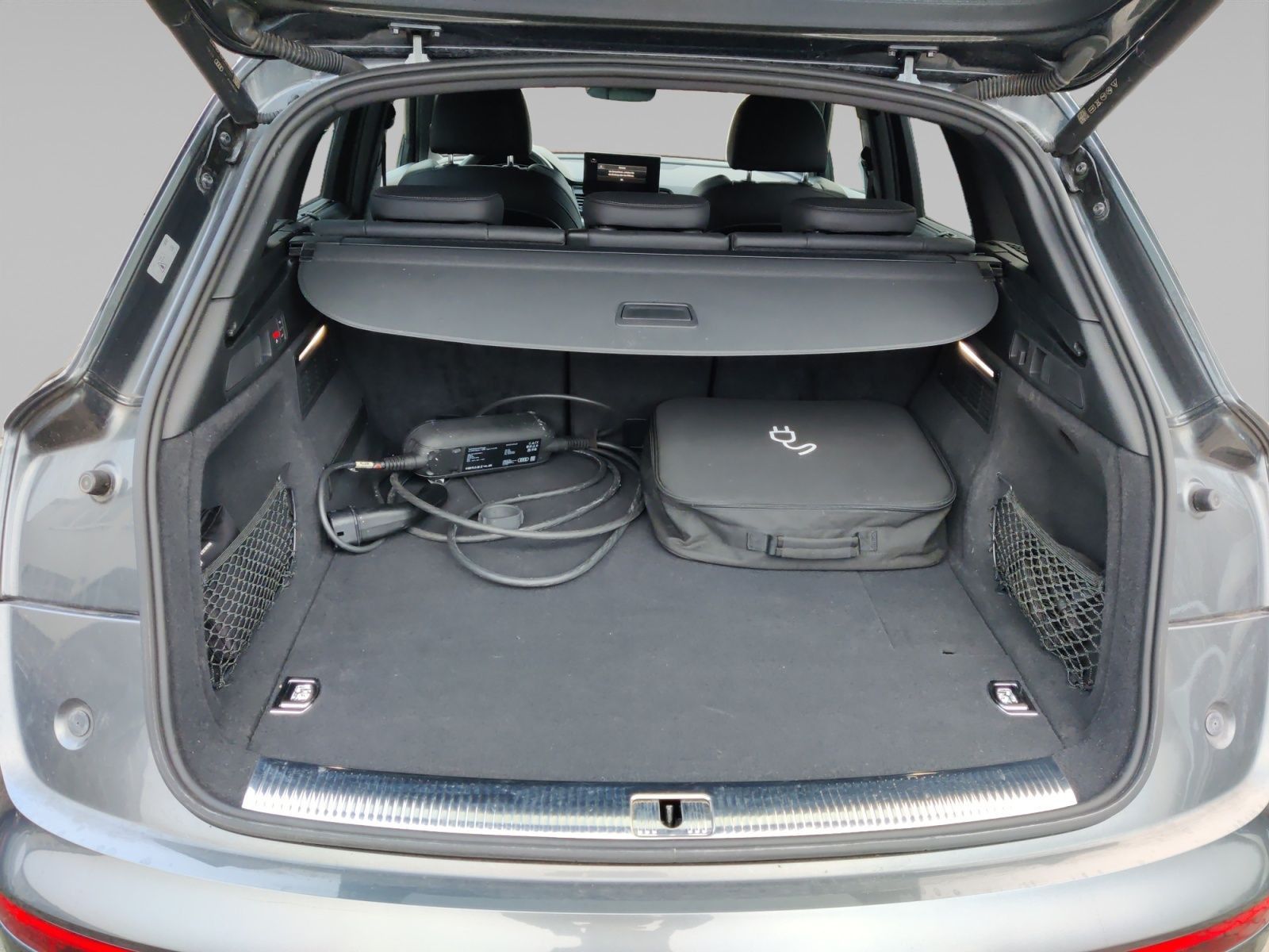 Audi Q5 55 TFSIe S line quattro S tronic Matrix AHK