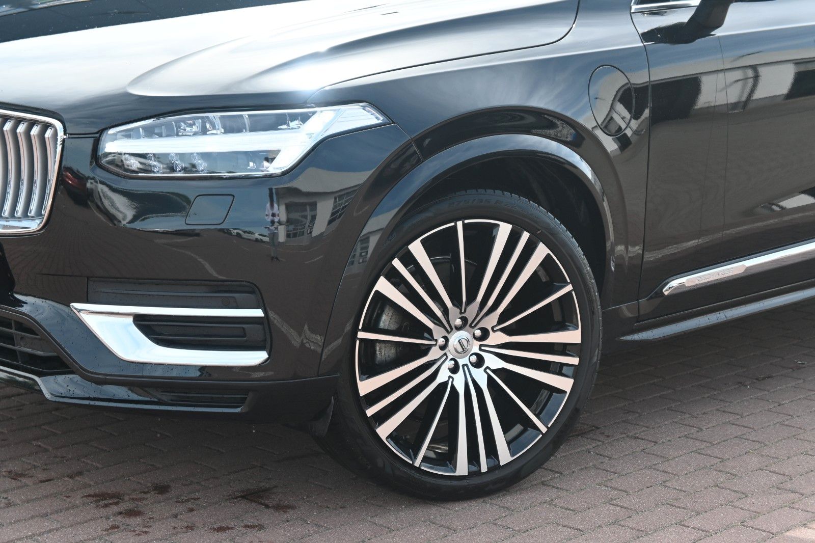 Volvo XC90 T8 Inscription - Samsaru's Car Outlet