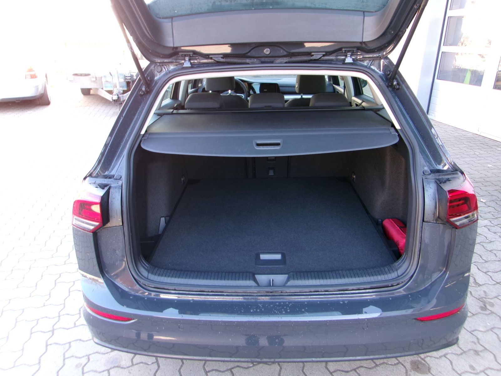 Volkswagen Golf VIII Variant Life 1.5 eTSI - Samsaru's Car Outlet
