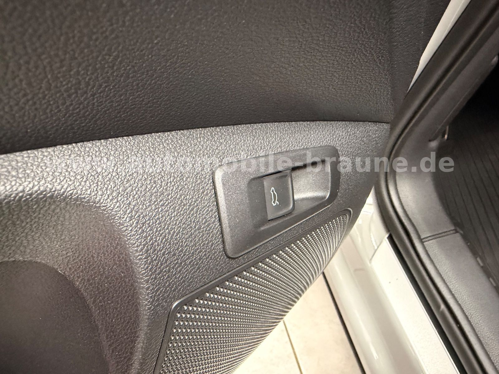 Skoda Karoq 1.5TSI DSG SPORT*PANO*SOUND*360*ASSIST*AHK