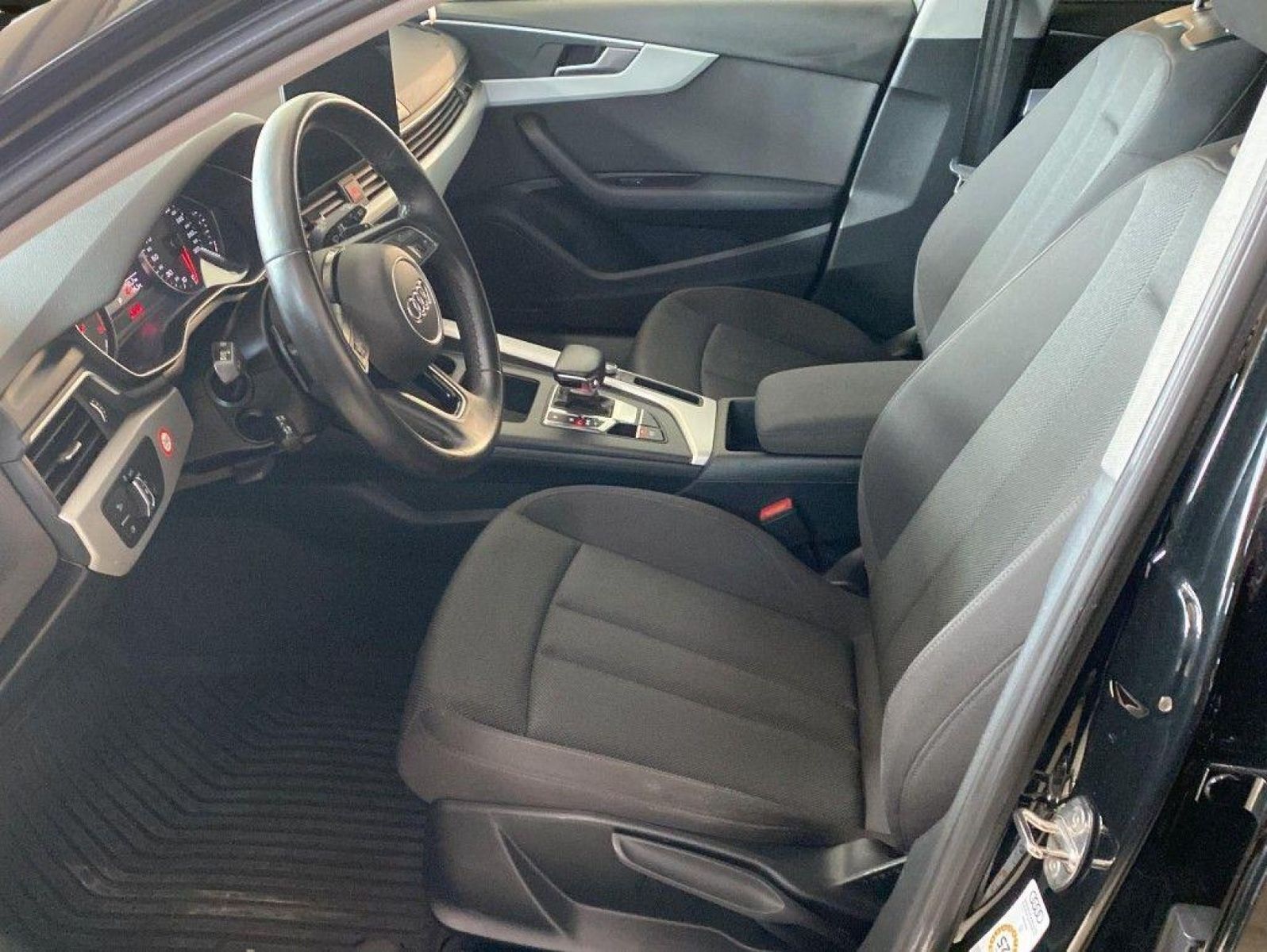 Audi A4 Avant 35 TFSI - Samsaru's Car Outlet