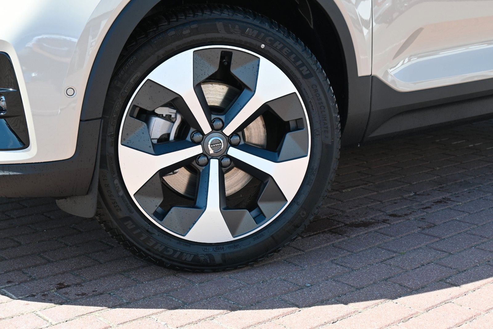 Volvo XC40 B4 DKG Plus Dark*FSHZG*360°*ACC*Allwetter