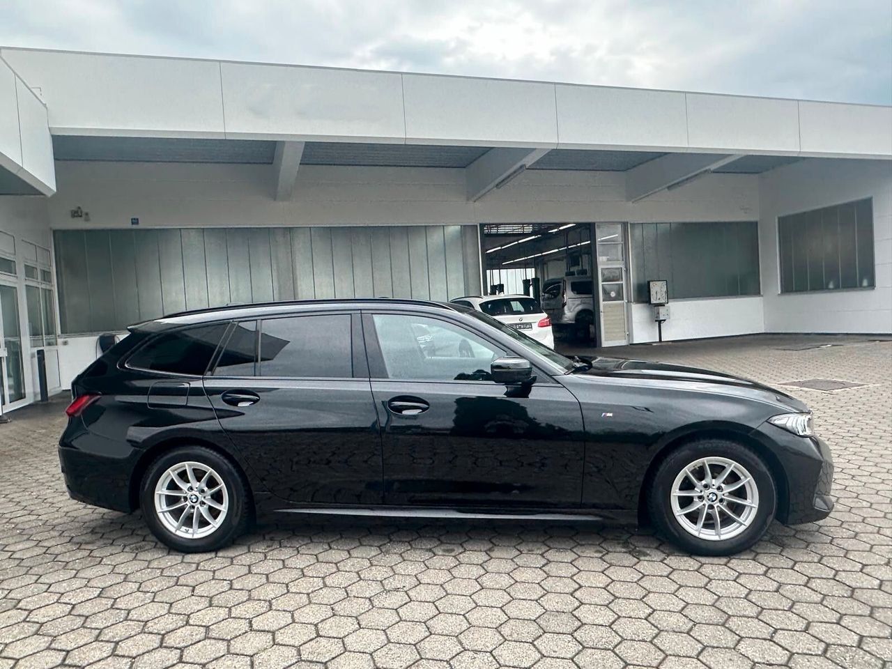 BMW 320d Touring Msport - Samsaru's Car Outlet