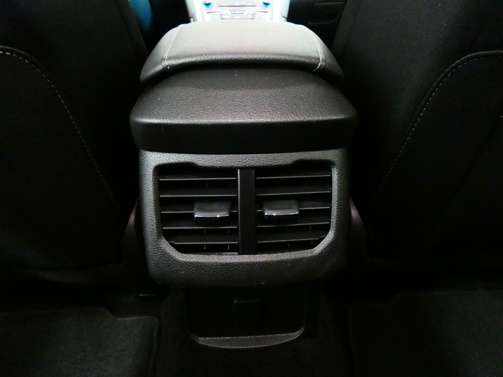 Ford Mondeo 2.0 Titanium - Samsaru's Car Outlet