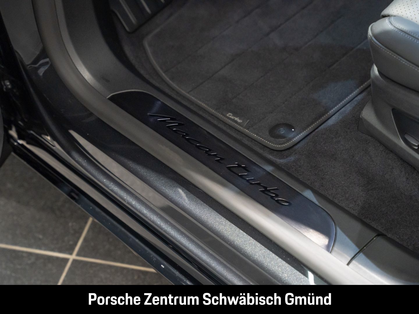 Porsche Macan Turbo BOSE Luftfederung Panoramadach LED