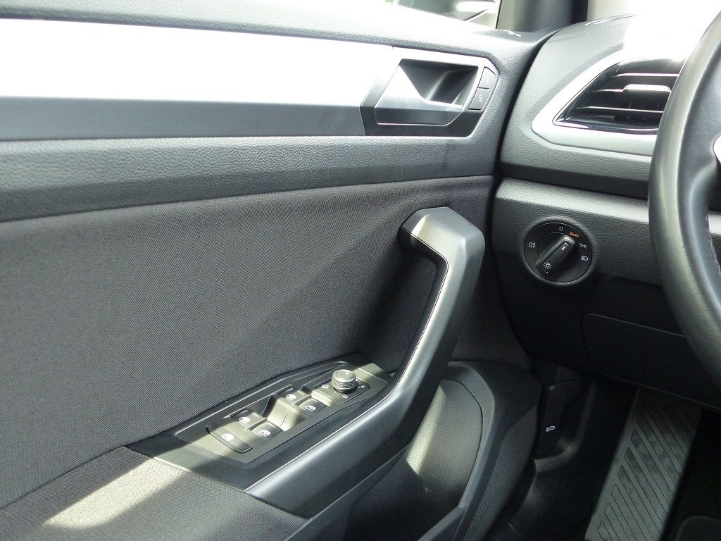 Volkswagen T-Roc 1.5 TSI DSG Life - Samsaru's Car Outlet