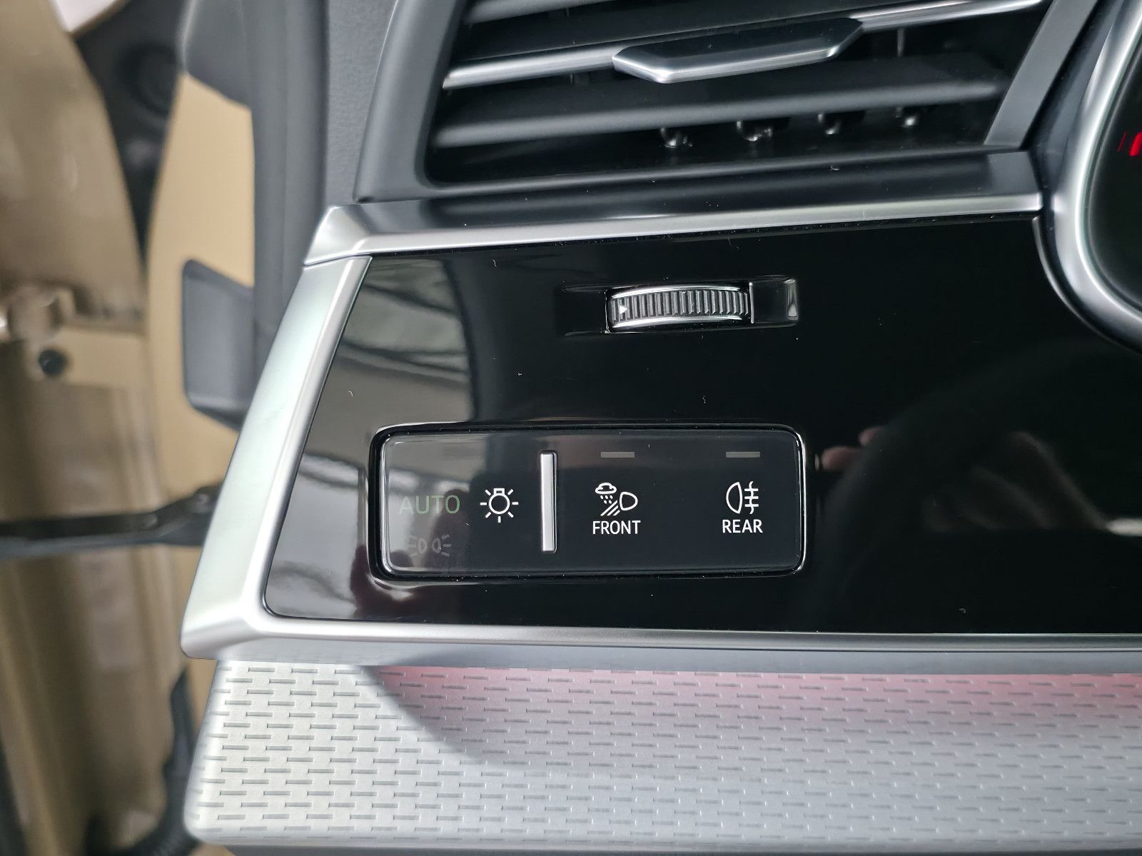 Audi Q8 60 TFSI e quattro - Samsaru's Car Outlet