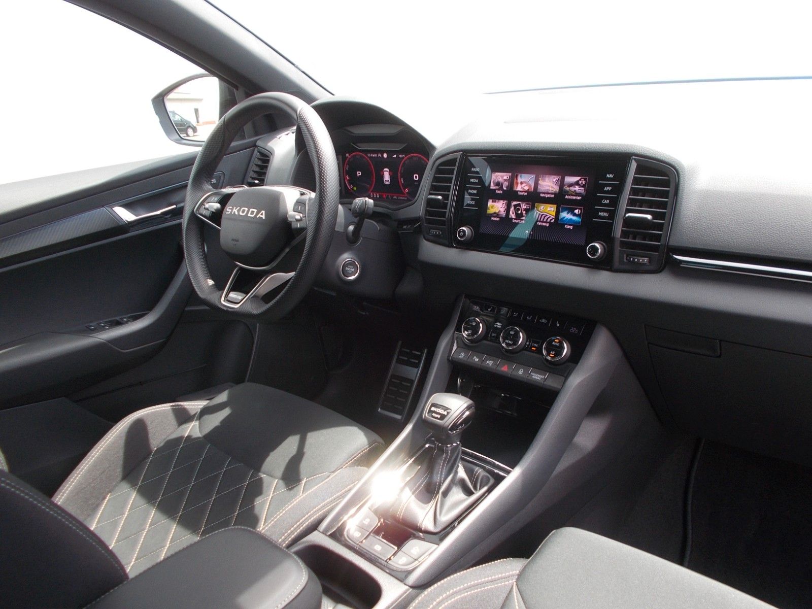Skoda Karoq Sportline 2.0 TDI 4x4 * ACC * AHK * 360° !