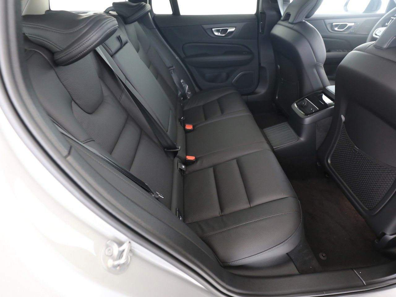 Volvo V60 T6 Plus Dark Recharge Plug-In Hybrid AWD